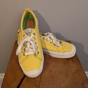 Cariuma Low-top Yellow OCA Sneaker, Women's 7.5, Men's 6, Euro 38.5